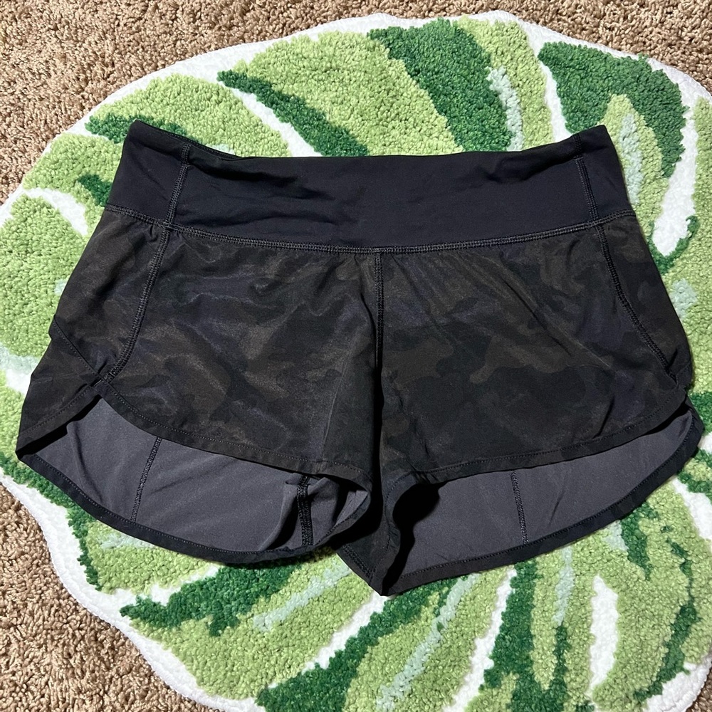 Lululemon Size 4 Speed Up Shorts Low Rise Black Camo